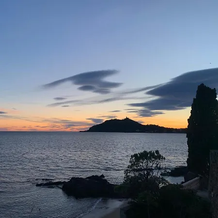 A Agay Pieds Dans L Eau * Saint-Raphael (Var)